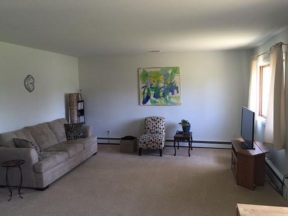 3rd image of 119 Birdie Ln