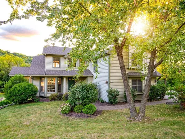 446 Territory Dr, Galena, IL 61036