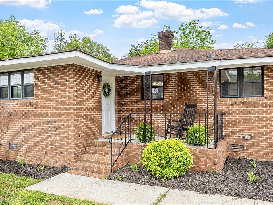 1st image of 424 Como Dr