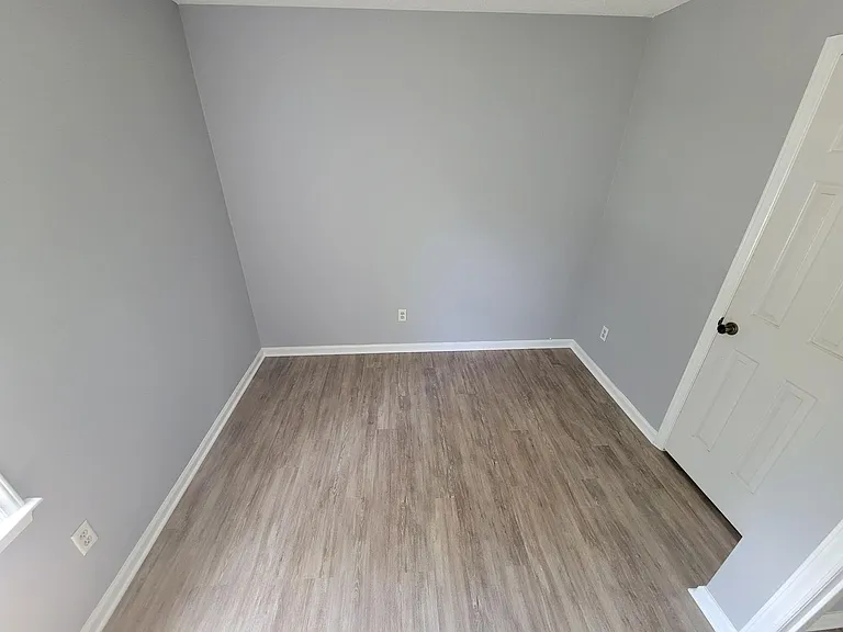 515 Burlington Ave — Photo 9