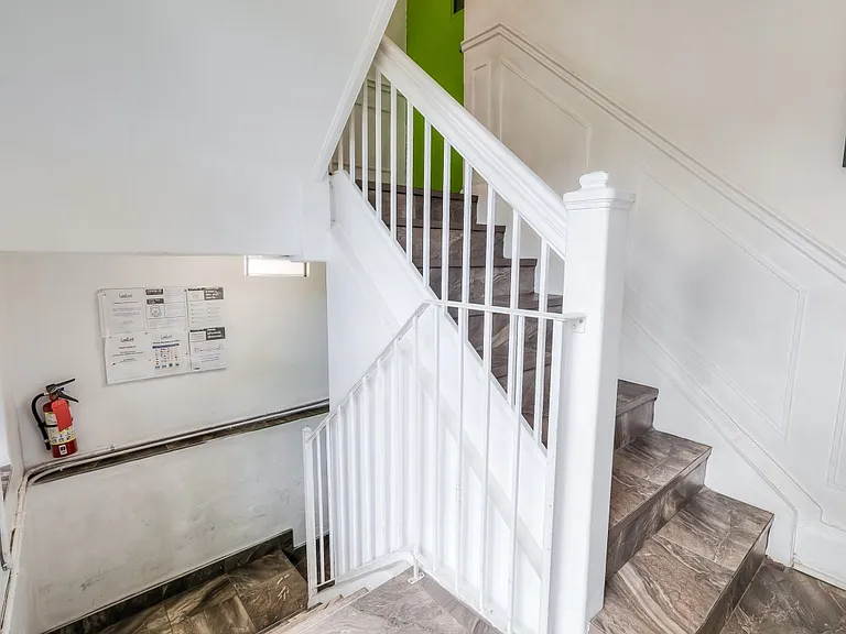 492 Montrose Ave #26 — Photo 10