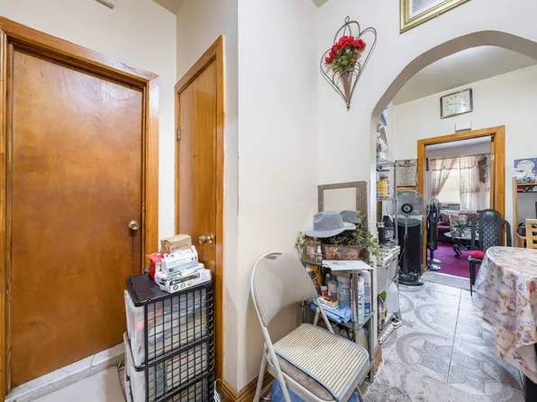 448 East 48th Street image 4 of 29