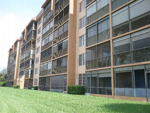 4th image of 3001 W Rolling Hills Cir APT 204