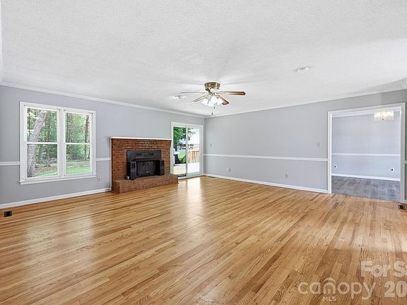 4th image of 302 S McCoy Rd