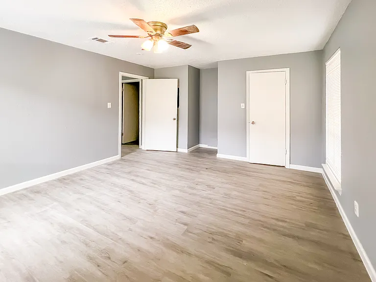 200 Uhland Rd — Photo 11