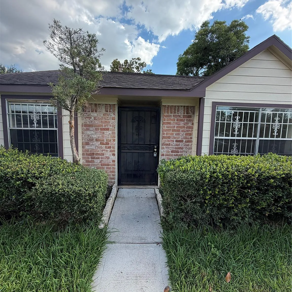3 bed, 2.0 bath, 1596 sqft, $1,800 — Photo 1