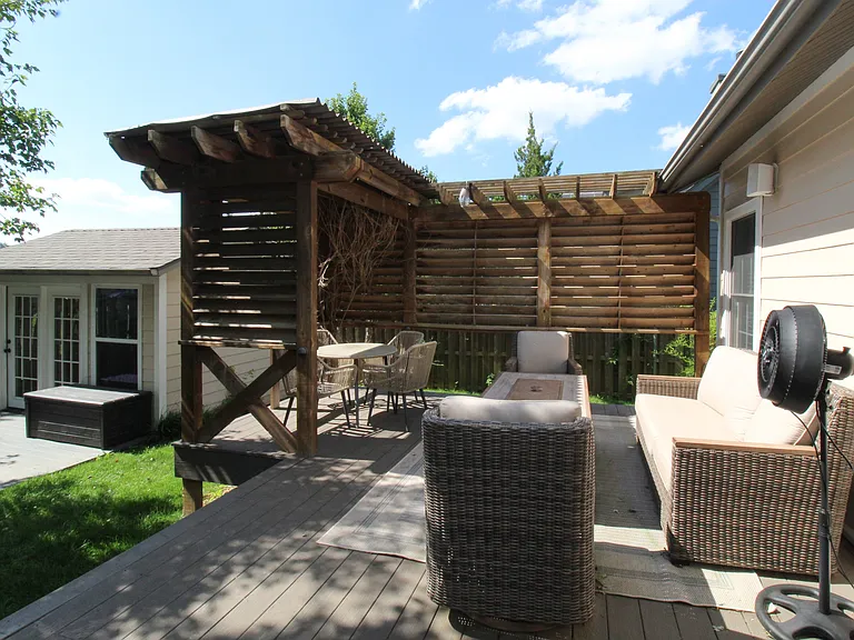 1401 NE Dysart Woods Ln — Photo 36