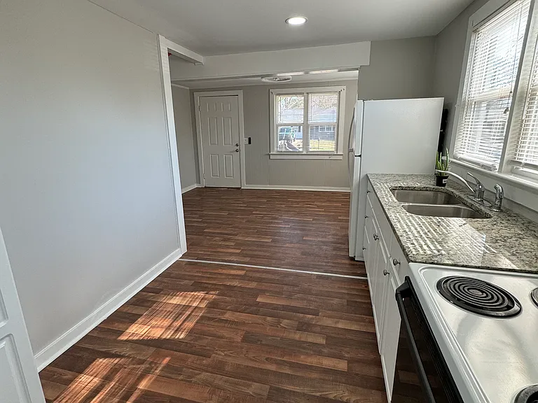 106 Holland St — Photo 6
