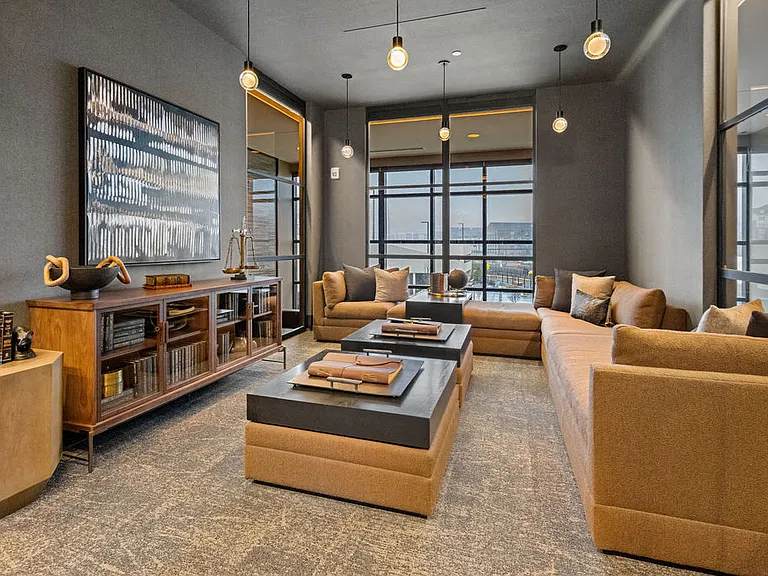 Madison West Elm — Photo 36
