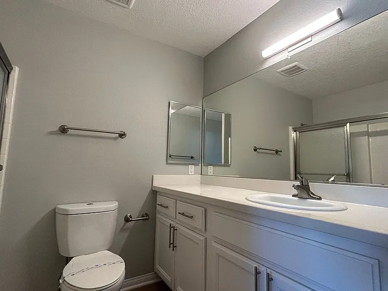 Twin Pines Apartments — Photo 56