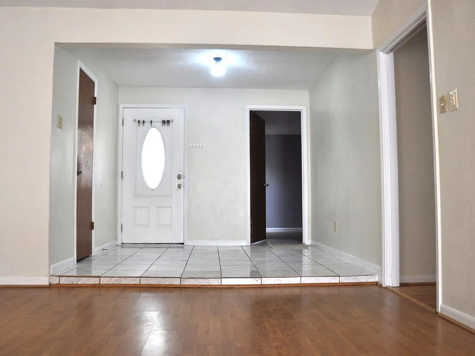 3 bed, 2.0 bath, 1644 sqft, $1,990 — Photo 4