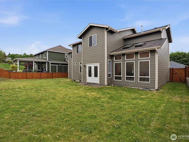 665 Tufts Ave E — Photo 16