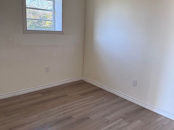 5th image of 908 Stilwell Blvd