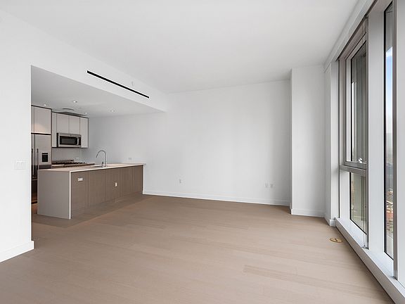 4th image of 242 W 53rd St #45B