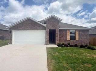 3060 Rosalee Ln, Centerton, AR 72736