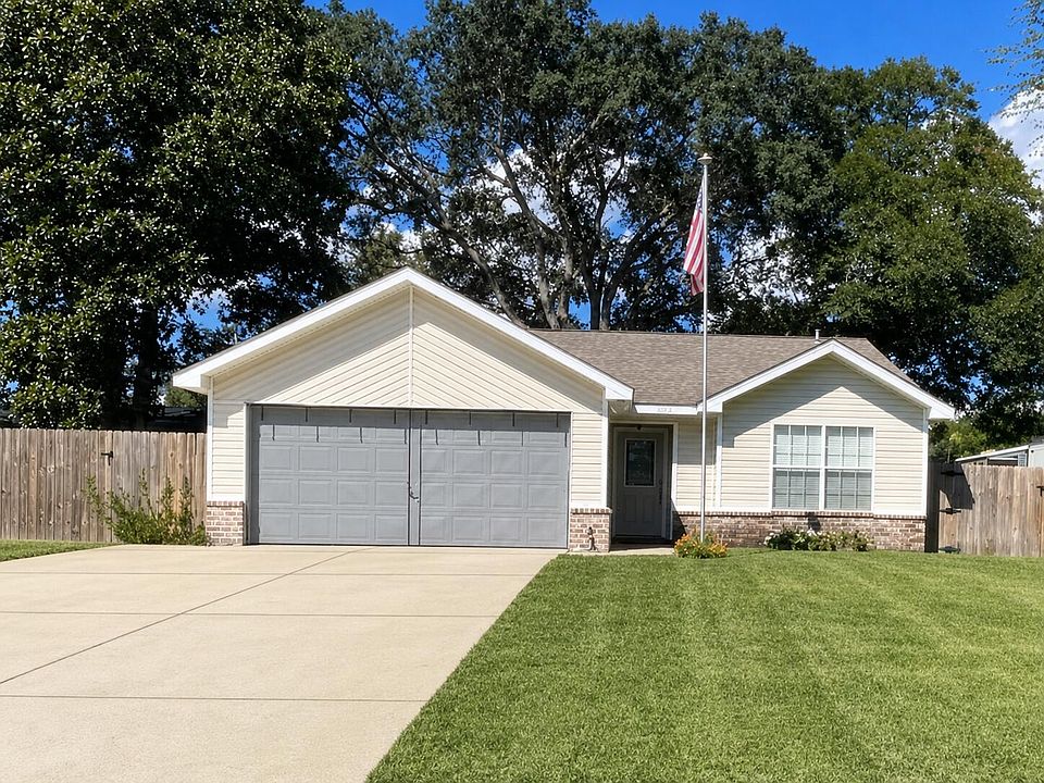 1st image of 210 Revere Dr