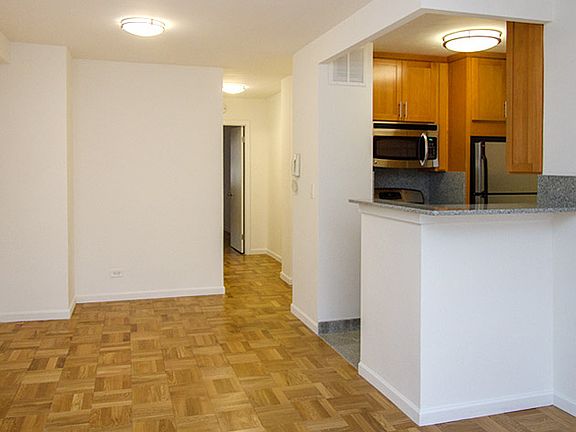 4th image of 210 E 15th St APT 8C
