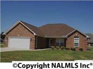 200 Chestnut Oak Cir, Owens Cross Roads, AL 35763