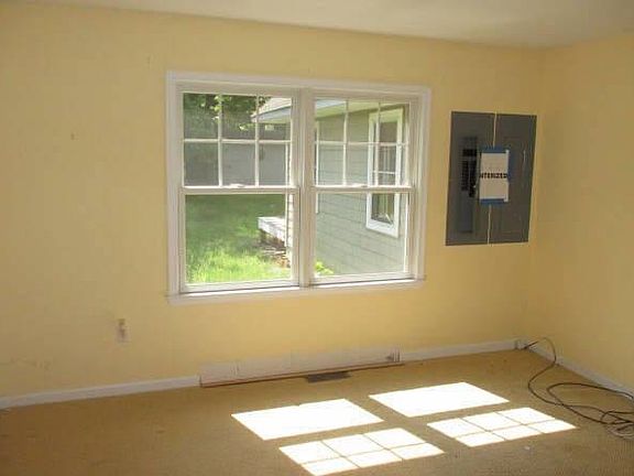 5th image of 409 Victoria Way