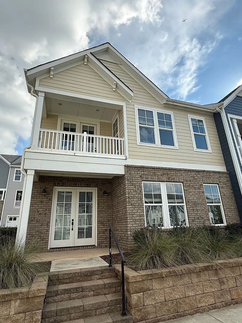 Spacious Modern End-Unit Davidson Townhome - Lake Davidson Access — Photo 2