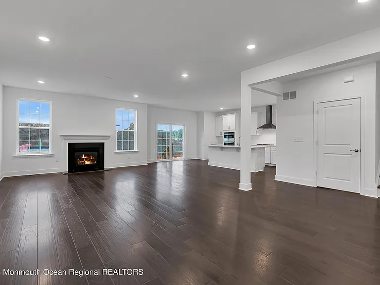 110 Woolley Ct — Photo 7