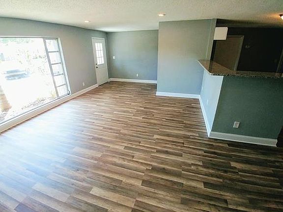 2nd image of 702 Leeward Way