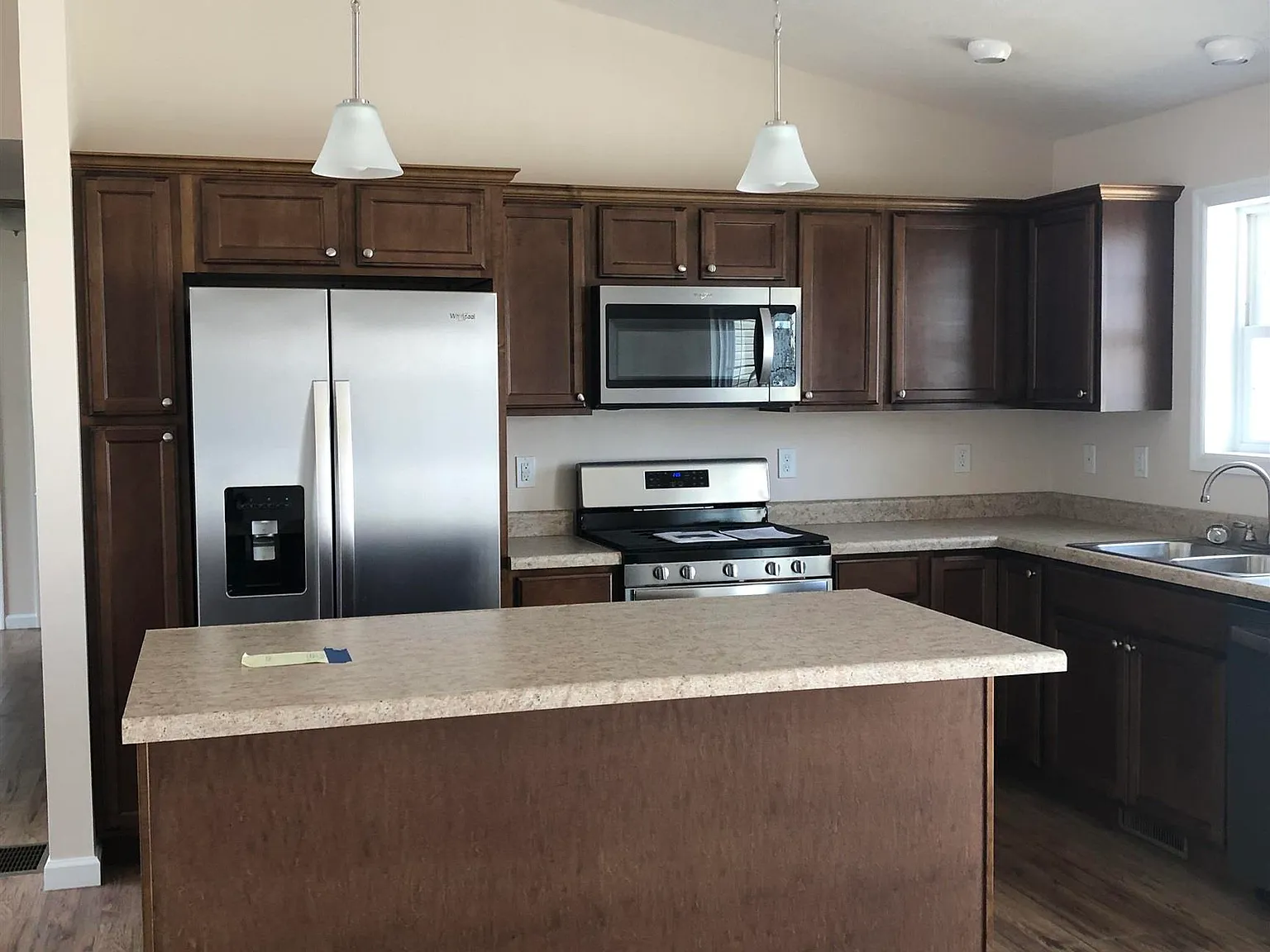 4 bed, 3.0 bath, $2,550 — Photo 2