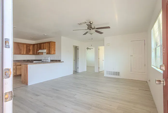 2 bed, 1.0 bath, 980 sqft, $999 — Photo 4