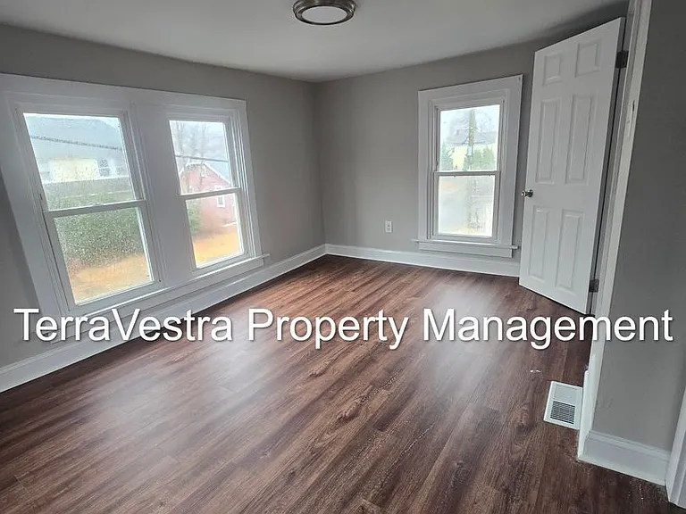 15 Pike Ave — Photo 7