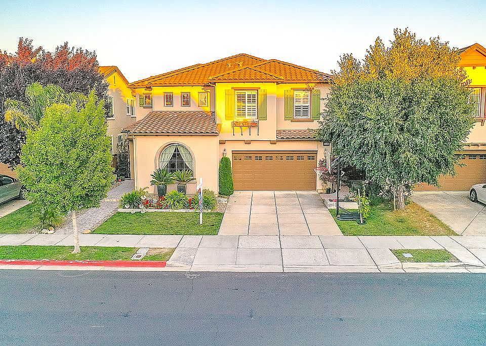 2nd image of 4558 Arce St