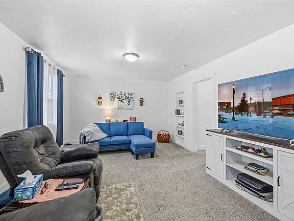 3rd image of 500 4th Ave