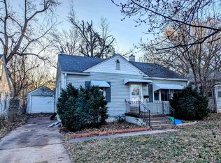 914 SW Randolph Ave, Topeka, KS 66606