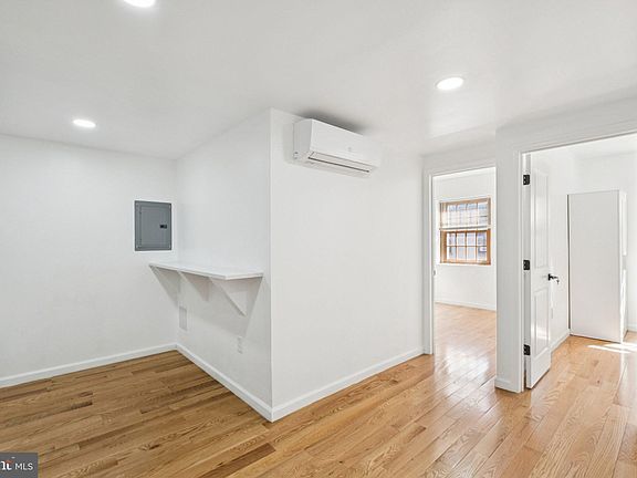 3rd image of 1223 Spruce St APT 3F