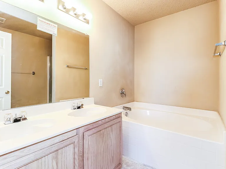521 Merton Ct — Photo 10