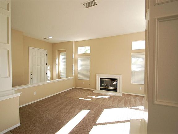 3rd image of 905 Alexandra Ct