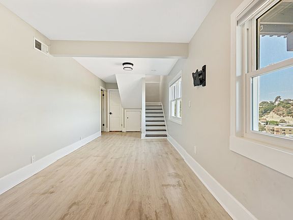 2nd image of 3447 Goldfinch St