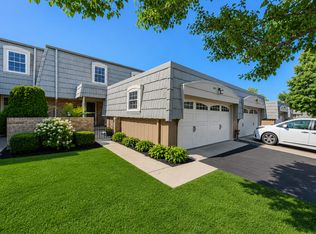 660 Versailles Cir Unit E, Elk Grove Village, IL 60007