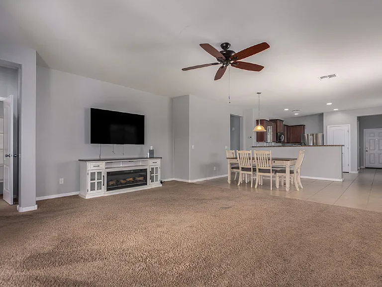 41177 W Lucera Ln — Photo 8