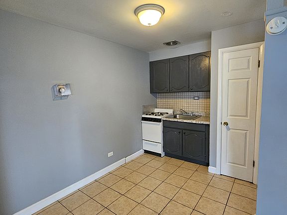 4th image of 5270 Yourell Dr #1
