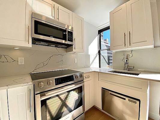 1st image of 160 E 48th St APT 9O
