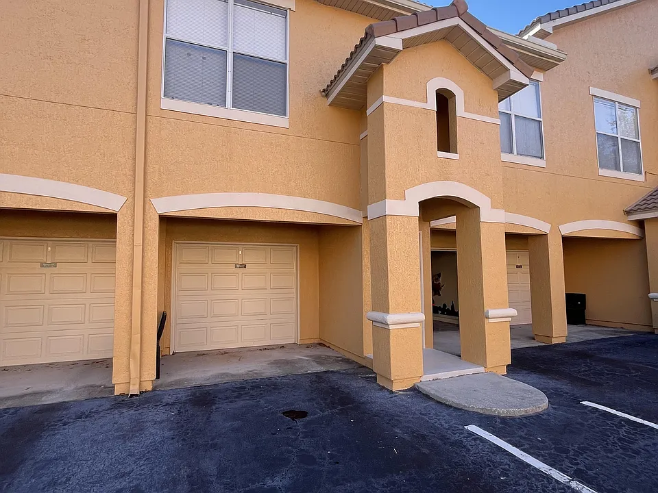 19920 Villa Ridge Dr #1-206