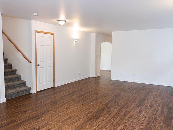 4th image of 18426 97th Ave E
