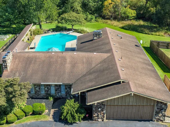 1816 Brookwood Dr, Elkhart, IN 46514