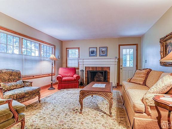 5th image of 1171 N Stockton Pl