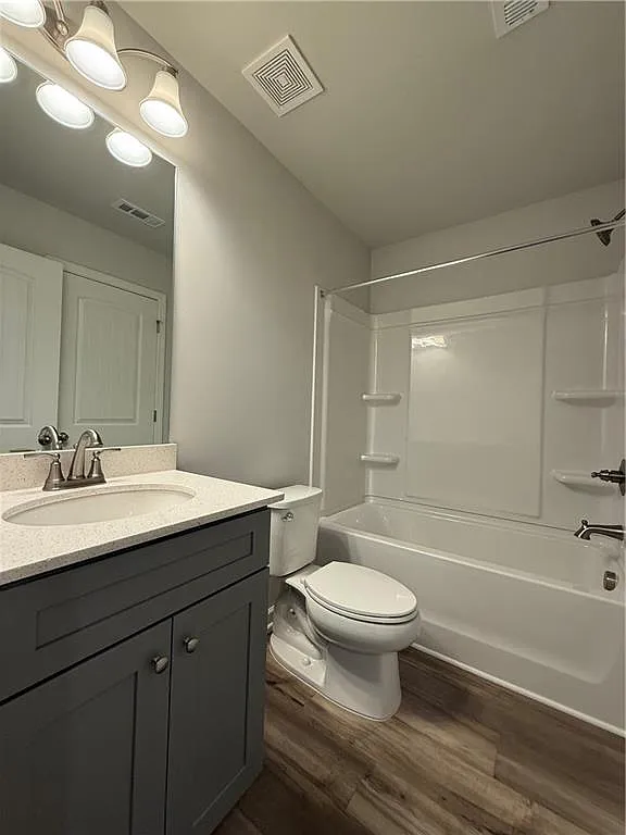 4 bed, 3.5 bath, 1941 sqft, $2,500 — Photo 2