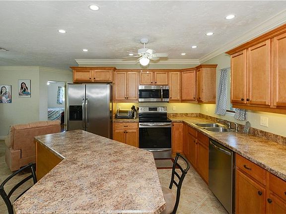 4th image of 7480 Cass Cir
