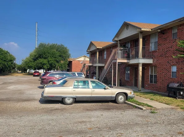 1703 S Washington St, Beeville, TX 78102