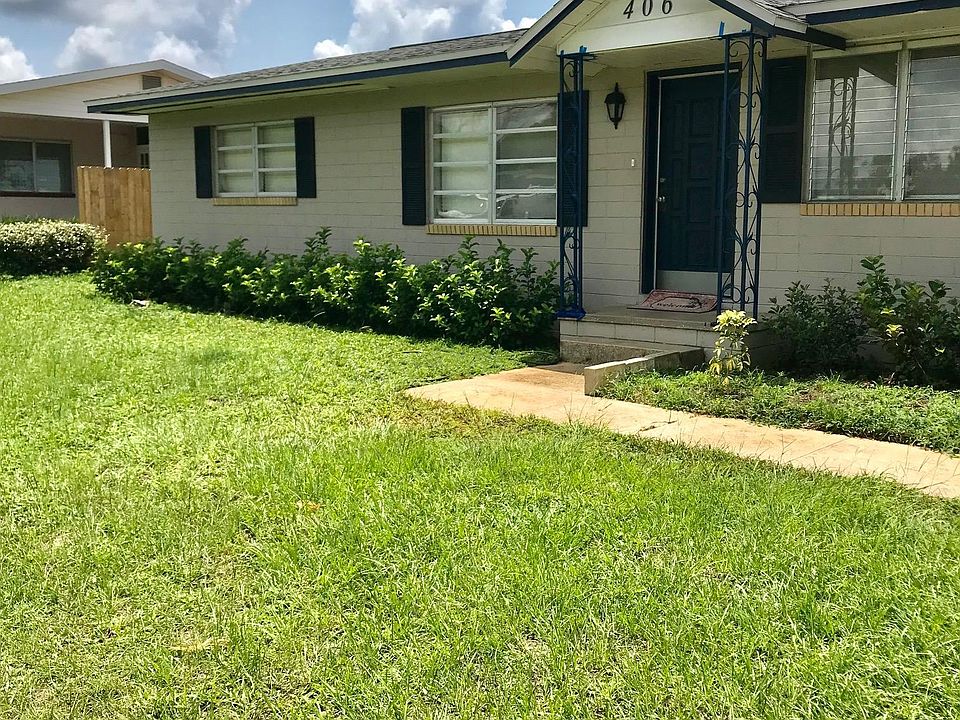 Front view, recent paint and landscaping.