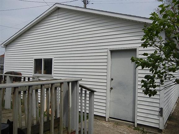 4th image of 38 York Ave