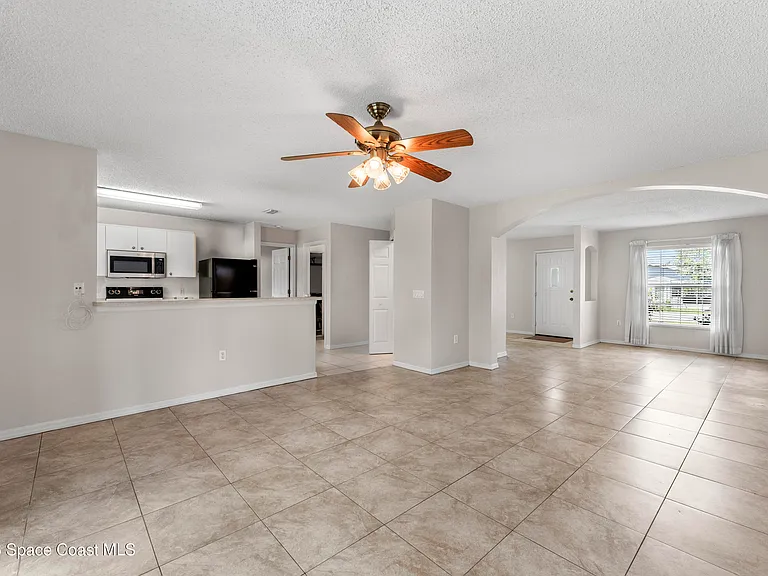 1324 Mandys Ct — Photo 8